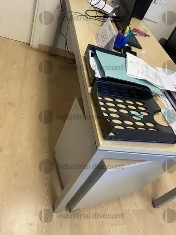 31#9763 Arredi ed attrezzature per ufficio