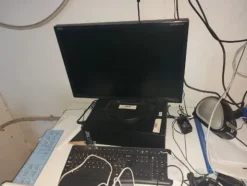 1#8503 Arredi ed attrezzature varie per attivita' commerciale