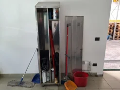 21#8242 Arredi e macchine elettroniche da ufficio.