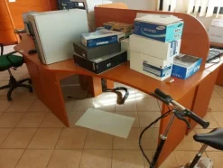 2#8012 Arredi per ufficio e attrezzature informatiche