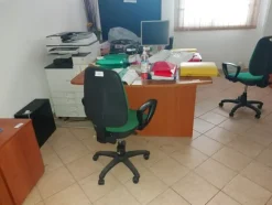 2#8012 Arredi per ufficio e attrezzature informatiche