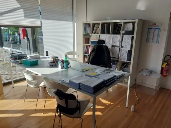 1#8119 Arredi per ufficio e negozio