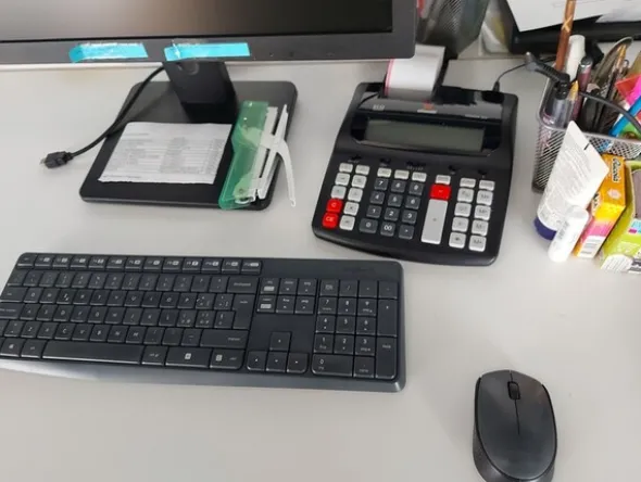 1#8119 Arredi per ufficio e negozio