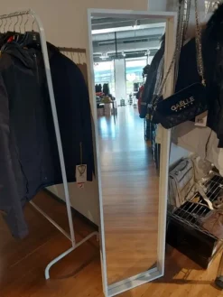1#8119 Arredi per ufficio e negozio