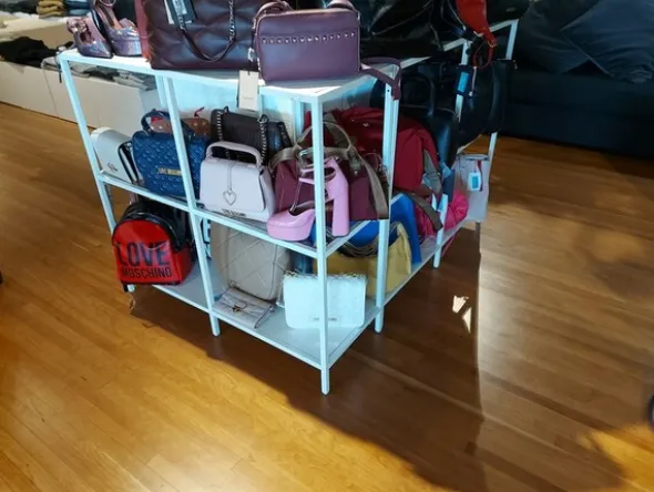 1#8119 Arredi per ufficio e negozio