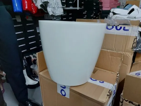 1#8119 Arredi per ufficio e negozio