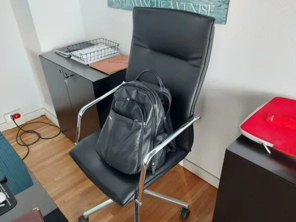 1#8119 Arredi per ufficio e negozio