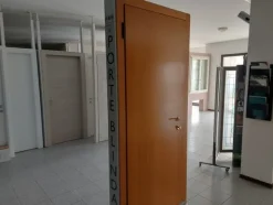 3#7700 Arredi ufficio e infissi