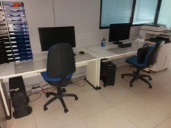 18#8076 Arredo da ufficio ed attrezzature elettroniche