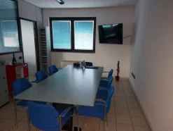 18#8076 Arredo da ufficio ed attrezzature elettroniche