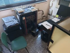 18#8076 Arredo da ufficio ed attrezzature elettroniche