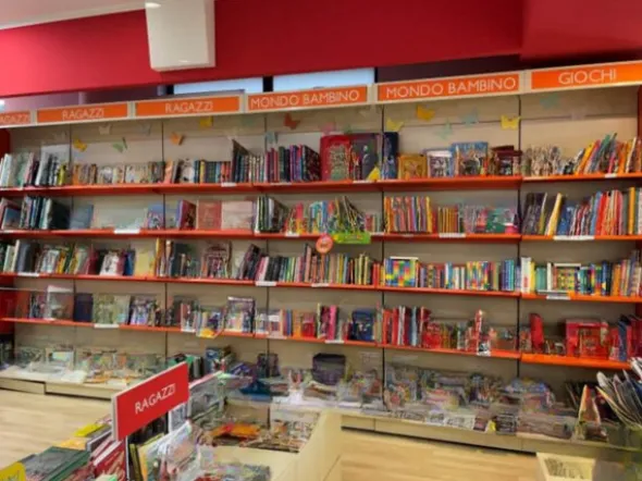 19#7897 Arredo e attrezzature libreria