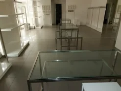 16#7897 Arredo e attrezzature negozio abbigliamento