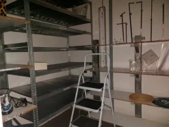16#7897 Arredo e attrezzature negozio abbigliamento