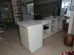 28#7897 Arredo e attrezzature negozio abbigliamento
