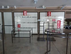 14#7897 Arredo e attrezzature negozio abbigliamento