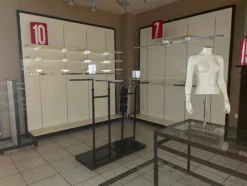14#7897 Arredo e attrezzature negozio abbigliamento
