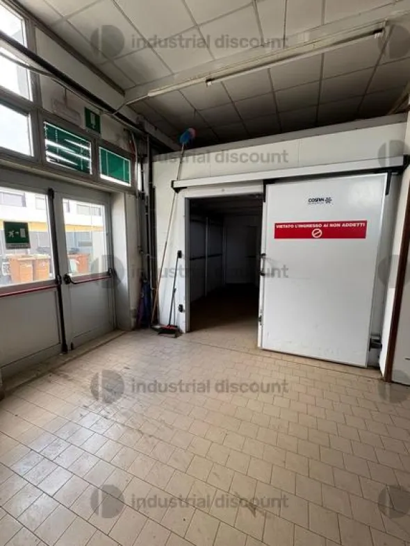 45#9470 Arredo negozio per distribuzione di prodotti ortofrutticoli