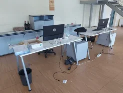 68#8429 Arredo ufficio e macchine elettroniche