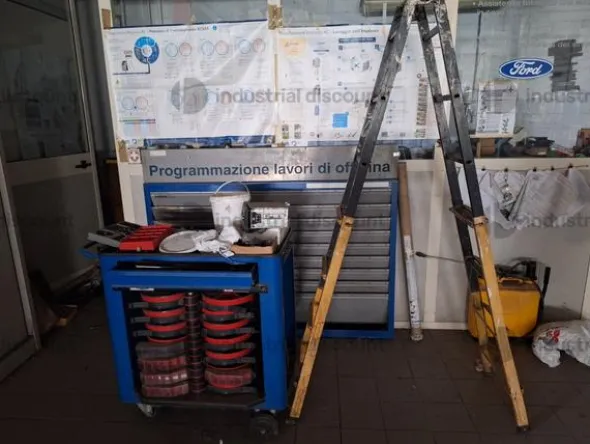 3#9630 Arredo uffici per officina e accettazione officina