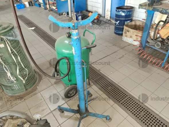 3#9630 Arredo uffici per officina e accettazione officina