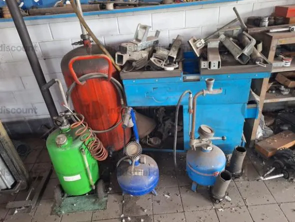 3#9630 Arredo uffici per officina e accettazione officina