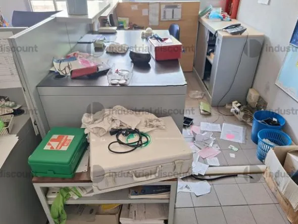 3#9630 Arredo uffici per officina e accettazione officina