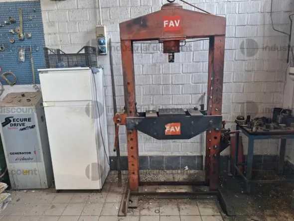 3#9630 Arredo uffici per officina e accettazione officina