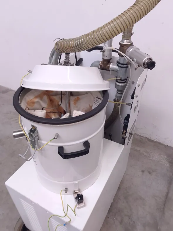 ASPIRATORE INDUSTRIALE POLVERI – NILFISK (MF-PR-ASP-75)