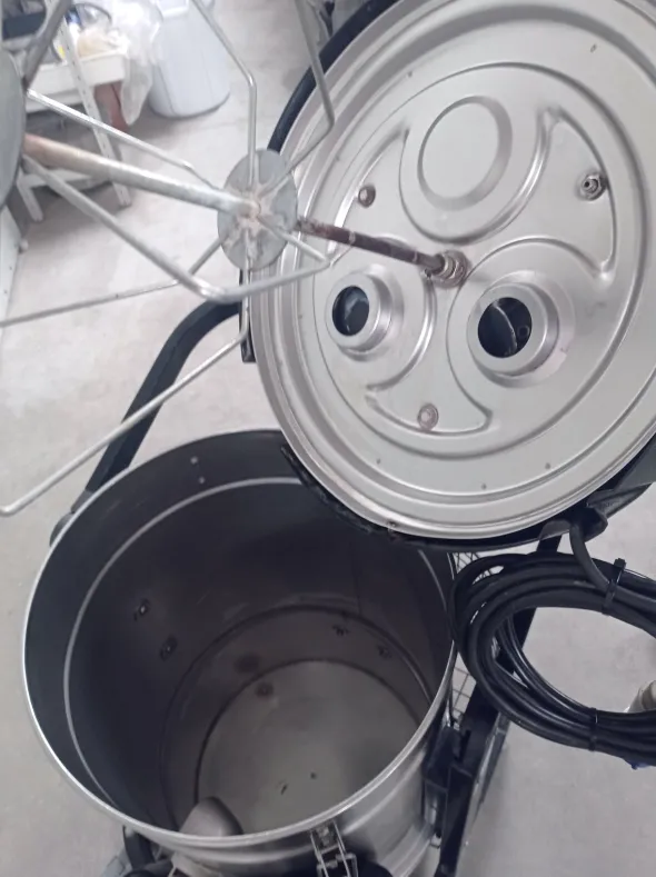 ASPIRATORE INDUSTRIALEPOLVERI – NILFISK (MF-PR-ASP-70)