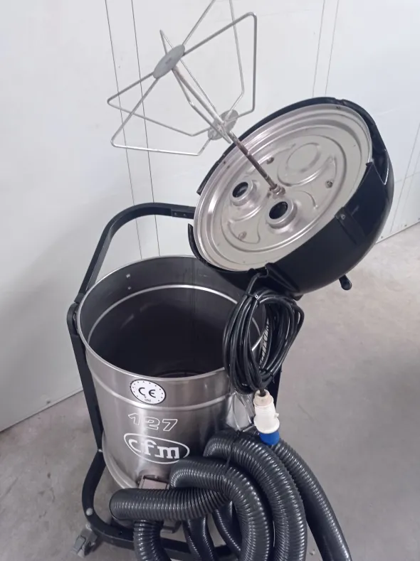 ASPIRATORE INDUSTRIALEPOLVERI – NILFISK (MF-PR-ASP-70)