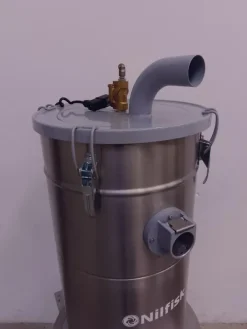 ASPIRATORE INDUSTRIALE POLVERI - NILFISK (MF-PR-ASP-74)