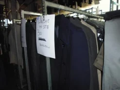 1#8042 Asta di capi di abbigliamento