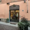 #24778 Asti centro storico negozio zona pedonale di alto passaggio fronte strada