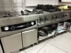 ATTREZZATURA BAR/ CUCINA
