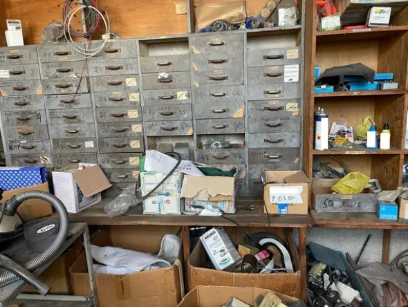 10#6196 Attrezzatura da officina e pressa per rifiuti