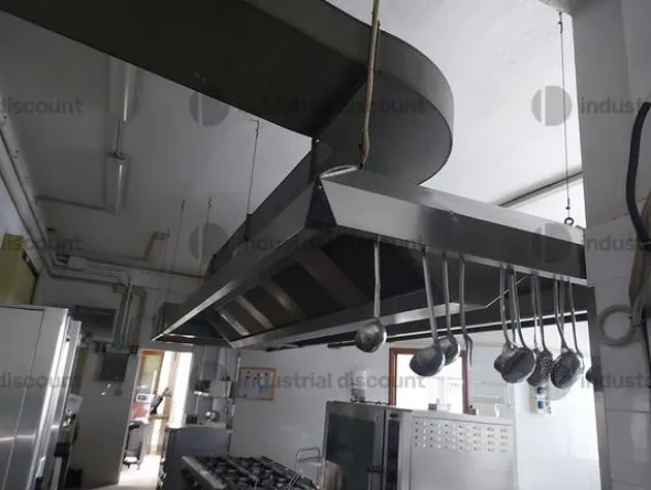 2#8982 Attrezzatura e cucina per attività di ristorazione
