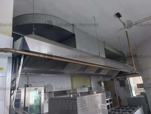 2#8982 Attrezzatura e cucina per attività di ristorazione