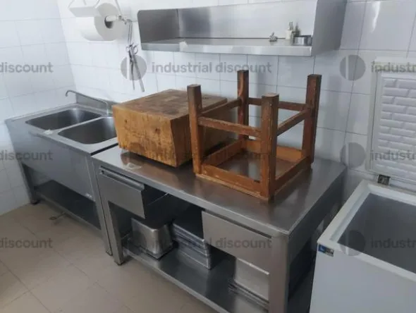 2#8982 Attrezzatura e cucina per attività di ristorazione