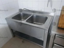 2#8982 Attrezzatura e cucina per attività di ristorazione