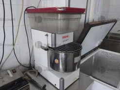 2#8982 Attrezzatura e cucina per attività di ristorazione
