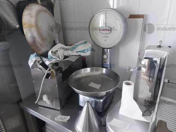 2#8982 Attrezzatura e cucina per attività di ristorazione
