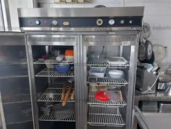 2#8982 Attrezzatura e cucina per attività di ristorazione