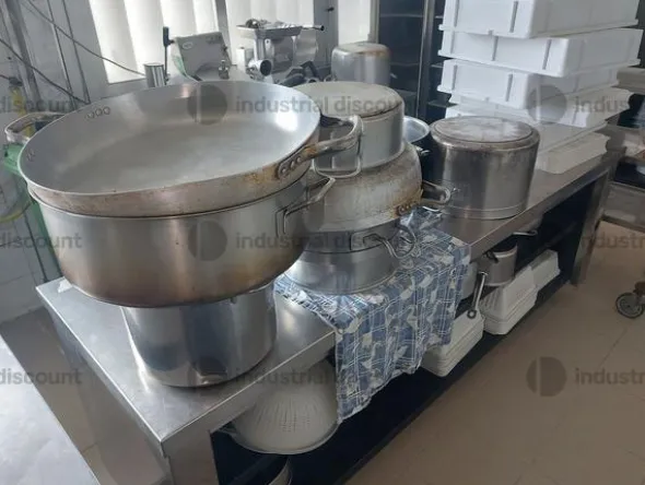 2#8982 Attrezzatura e cucina per attività di ristorazione