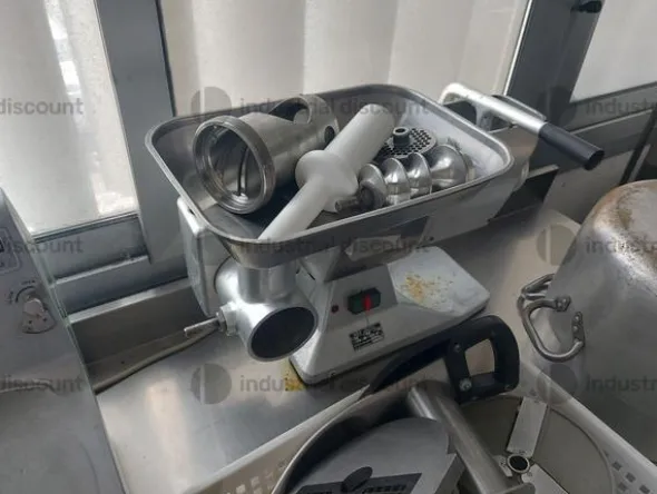 2#8982 Attrezzatura e cucina per attività di ristorazione