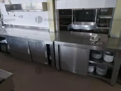 2#8982 Attrezzatura e cucina per attività di ristorazione