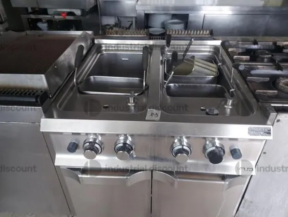 2#8982 Attrezzatura e cucina per attività di ristorazione