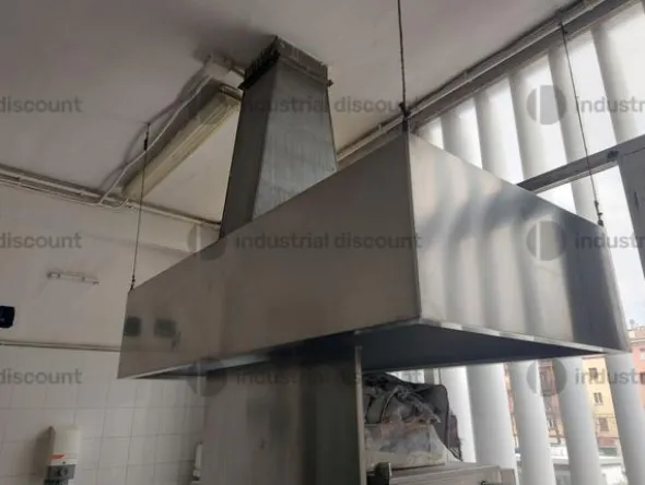 2#8982 Attrezzatura e cucina per attività di ristorazione