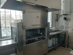2#8982 Attrezzatura e cucina per attività di ristorazione