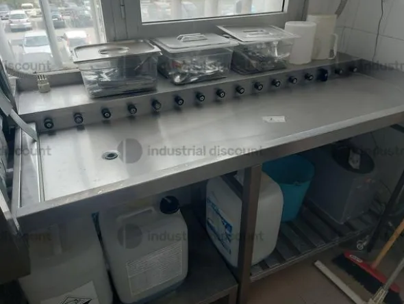 2#8982 Attrezzatura e cucina per attività di ristorazione